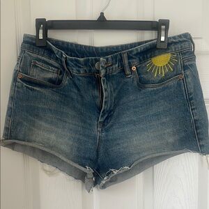 BlankNYC Women's Shorts with Sun Embroidery